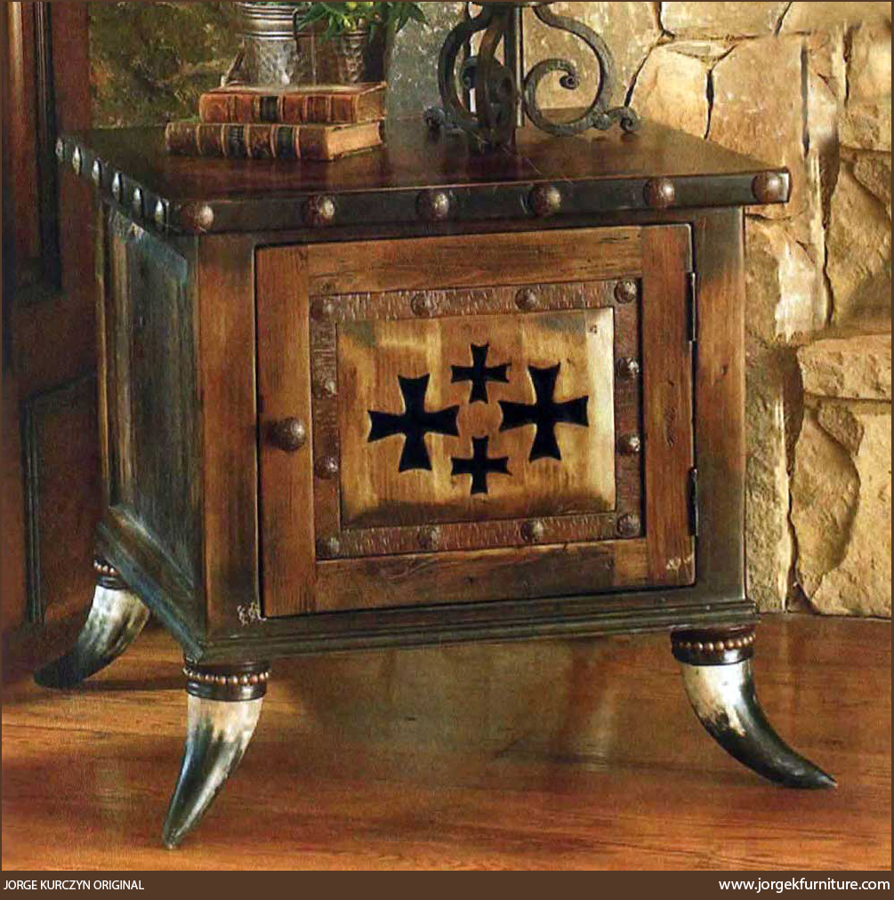 <p>End Table with natural horn legs<br></p>